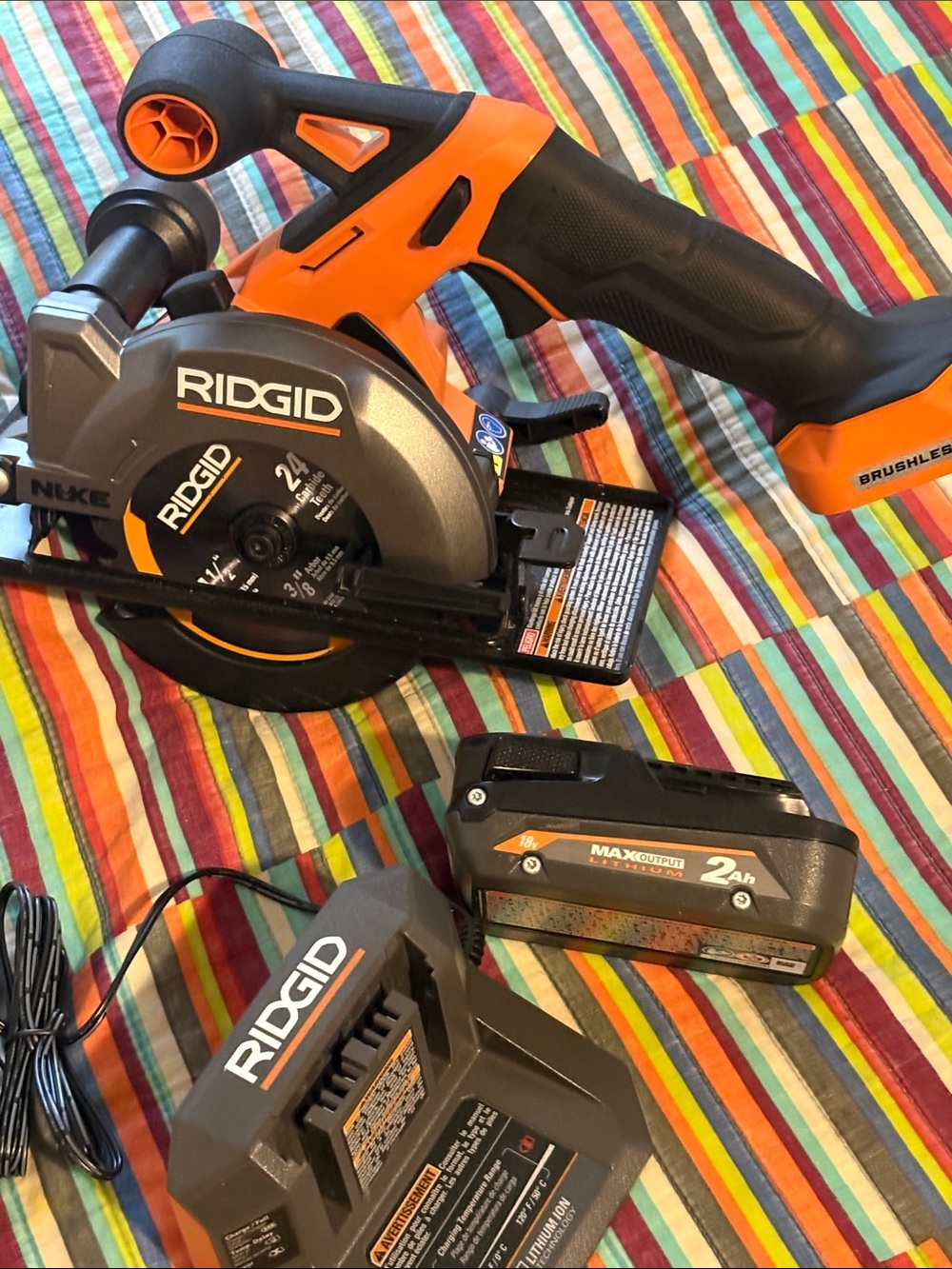 Rigid Nuke 4-1/2 saw 18 V brand no box 2 amp battery with charger
